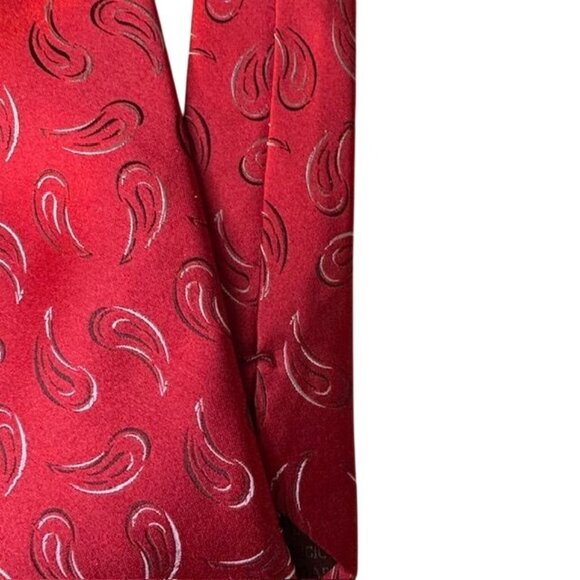 Giorgio Armani Mens Red Paisley Silk Tie Made In Italy - Picture 3 of 9